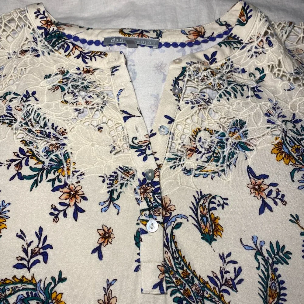 Daniel Rainn Torres Split Neck Knit Top Womens L Cream Paisley Embroidery EUC - Picture 6 of 10